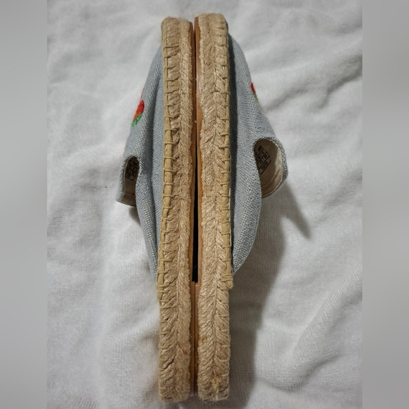 NEW Soludos Embroidered Strawberrie Espadrille Slides Flats Blue Womens Shoes 9 - Picture 10 of 11